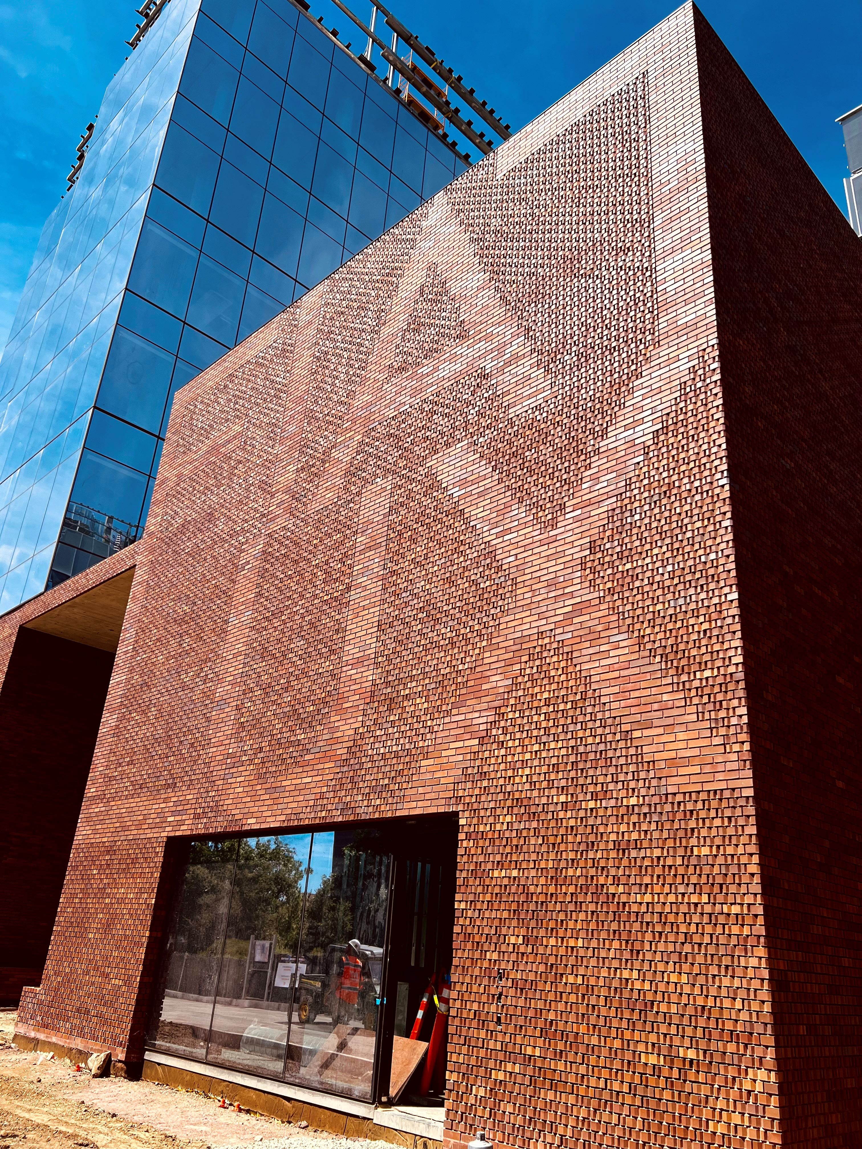 Brick wall with the words 'Fiat Lux'