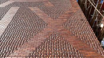 A brick wall with the words Fiat Lux