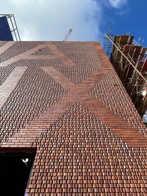 A brick wall with the words Fiat Lux